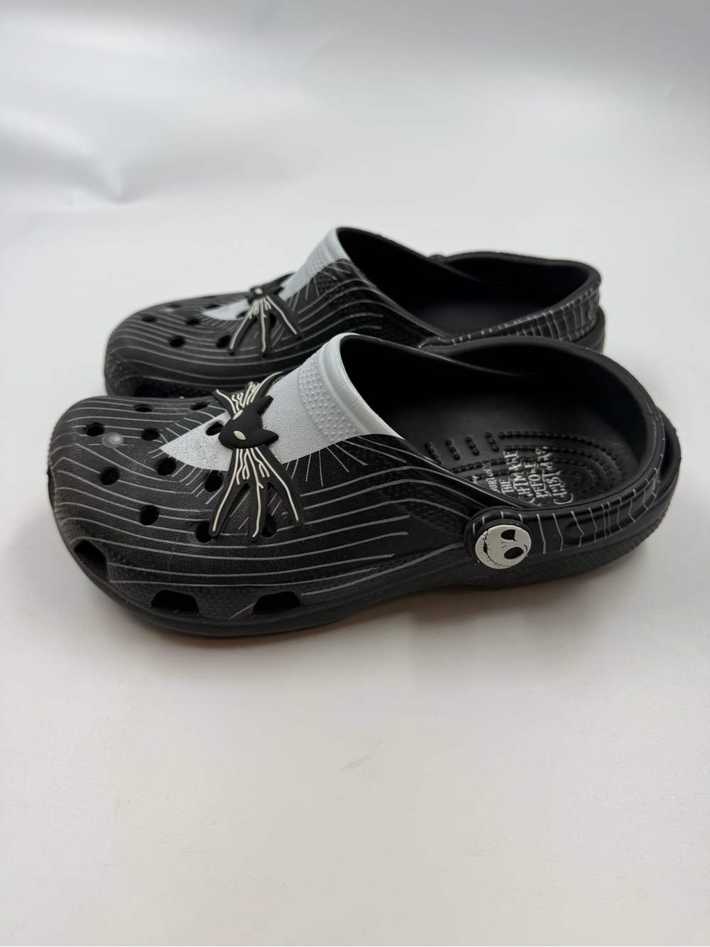 Crocs Disney nightmare before Christmas Skellington shoes size 6